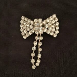 Rhinestone 2” x 1.5” pin, vintage bow, silver tone (mlb)
